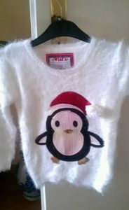 Auch aus dem Primark Store: der Flausche-Pullover mit Weihnachts-Pinguin. Deeen finde ich am süßesten...