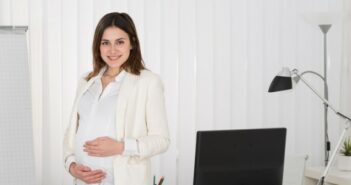 Schick und trendy im Büro trotz Schwangerschaft