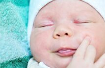 Babyakne: Ursachen und Tipps für den Umgang mit Akne bei Babys
