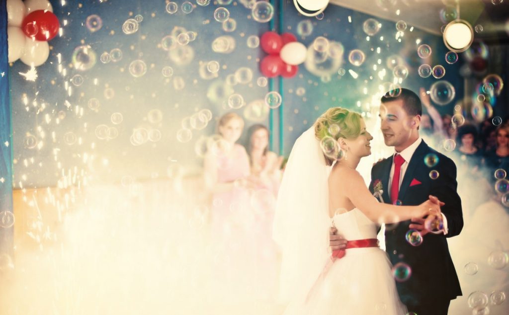 Warum sind Hochzeitskleider weiß? Daher kommt der alte Brauch wirklich!