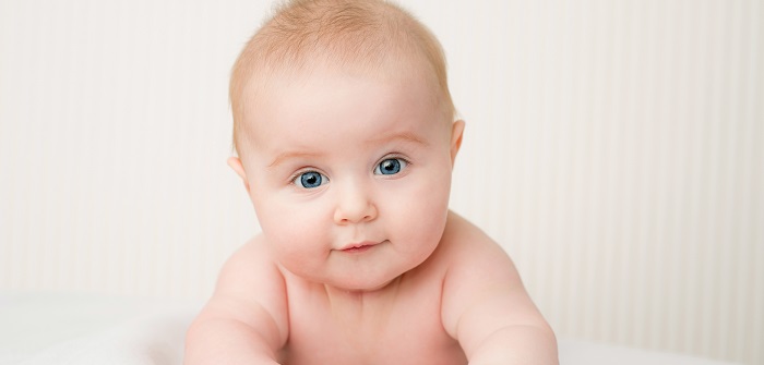 Baby eincremen: Die richtige Pflege für die Babyhaut