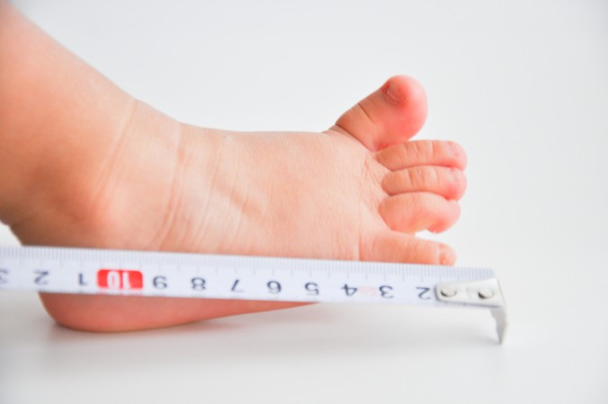 Babyfüsse müssen vor dem ersten Schuhkauf richtig vermesssen werden - aber wie geht das? Hierfür gibt es inzwischen hilfreiche Systeme und Richtwerte wie z.B. WMS (#6)
