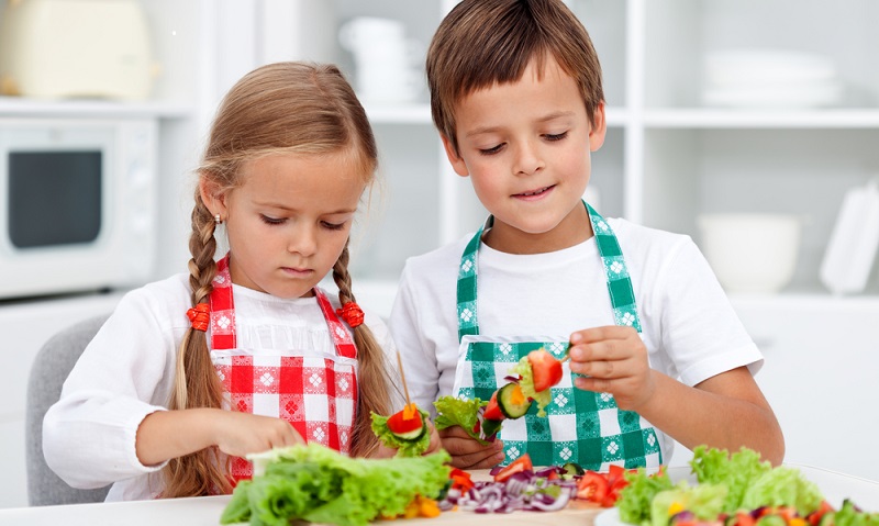 Schon im Kindergartenalter wird der Grundstein für die gesunde Ernährung für Kinder gelegt. (Foto-Shutterstock: Ilike)