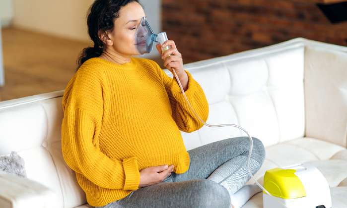 Auch wenn die Schwangerschaftsrhinitis weder für die Mutter noch für das Baby negative Auswirkungen haben wird, ist sie doch lästig. Schwangere suchen daher nach Erleichterung und Mitteln, mit denen sie ihre Beschwerden lindern können. ( Foto: Shutterstock - Kate Kultsevych )