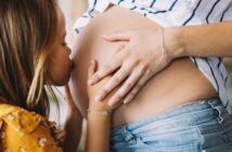 Zweite Schwangerschaft: Einfacher und doch nicht leichter (Foto: AdobeStock - NDABCREATIVITY)