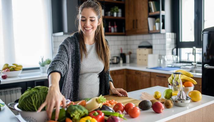 Mithilfe einer ausgewogenen Ernährung können Sie dazu beitragen, die Immunabwehr des Körpers zu stärken und dadurch die Anfälligkeit für Ansteckungen reduzieren. ( Foto: Adobe Stock-lordn)