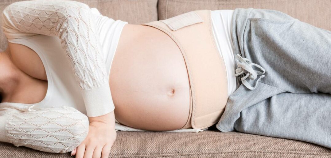 Bauchgurt Schwangerschaft: Deshalb sollten Sie in Ihrer Schwangerschaft einen Bauchgurt tragen ( Foto: Adobe Stock-sosiukin)