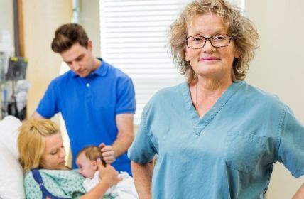 Hebammen in Deutschland: prekäre Arbeitsbedingungen und unzureichende (Foto: AdobeStock - Tyler Olson 58769639)