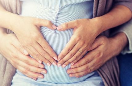 Kontinuierliches Monitoring von Schwangeren und Neugeborenen mit Smart (Foto: AdobeStock - Syda Productions 221144515)
