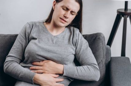 Hautveränderungen als Hinweis auf Darmgesundheit - Falten und Farbveränderungen im (Foto: AdobeStock 648431355 Yura Yarema)