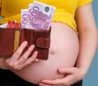 Geld sparen während der Schwangerschaft: Wie es gemacht werden kann (Foto: AdobeStock - 449965679 Андрей Журавлев)