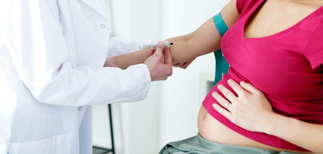 Untersuchungen in der Schwangerschaft: So helfen die Blutwerte in der Vorsorge (Foto AdobeStock - 158915576 RFBSIP)