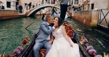 Einfach heiraten auf Ratsteich Uelzen: Gondeltrauungen mit italienischem (Foto: AdobeStock - WellStock - 677328654)
